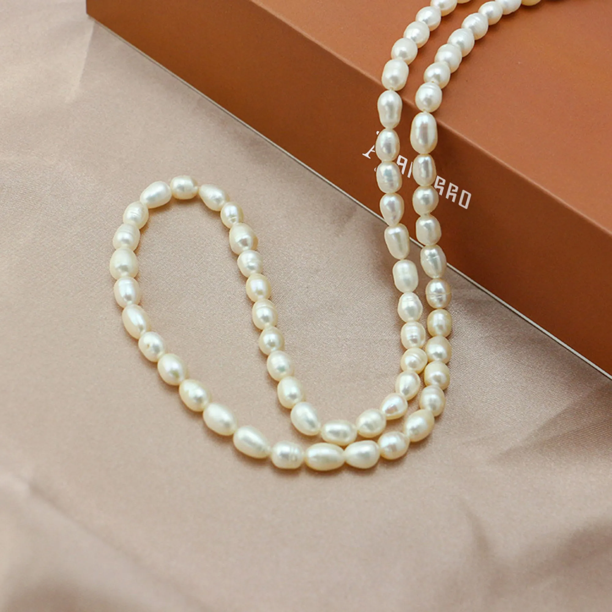 Pearl Eyeglass Chain for Women, Elegant and Practical Glasses Holder Necklace